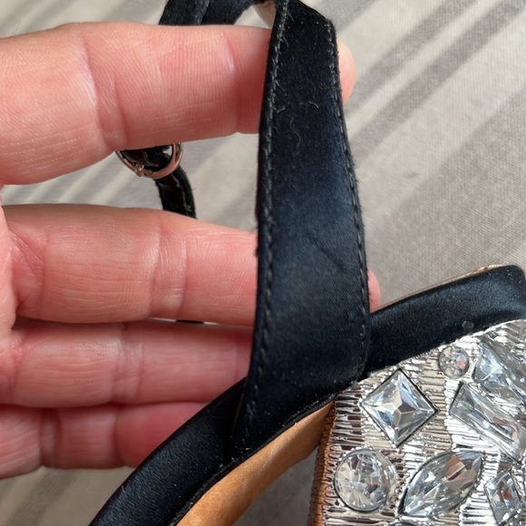 NWOT MARCIANO “LEENA” BEJEWELED CHUNKY HEEL. Sz 5M. Black satin/silver heel. - Picture 9 of 10